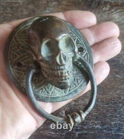 Rare et drôle vieux bronze craignant crâne petit clapet de porte