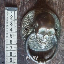 Rare et drôle vieux bronze craignant crâne petit clapet de porte