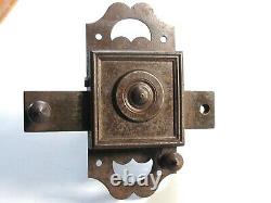 Rare serrure solide et décorative ancienne à clef et piston porte serrurerie