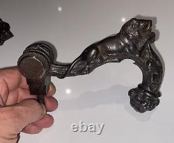 SOMPTUEUX ANCIEN HEURTOIR DE CHTEAU 18/19eme Lion Couché Fonte Acier
