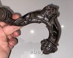 SOMPTUEUX ANCIEN HEURTOIR DE CHTEAU 18/19eme Lion Couché Fonte Acier
