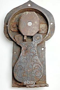 Serrure de coffre baroque avec clé en fer forgé à la main