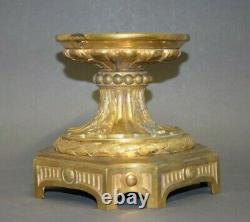 Socle, piètement de coupe ou de vase, en bronze doré style Louis XVI