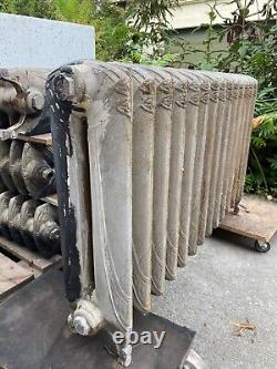 Suite de quatre radiateur en fonte de fer époque art déco. XX siècle