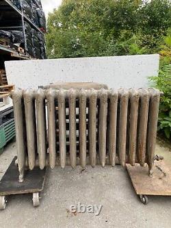 Suite de quatre radiateur en fonte de fer époque art déco. XX siècle