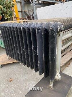 Suite de quatre radiateur en fonte de fer époque art déco. XX siècle