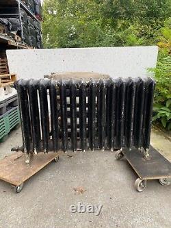 Suite de quatre radiateur en fonte de fer époque art déco. XX siècle