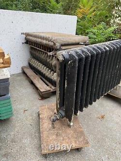 Suite de quatre radiateur en fonte de fer époque art déco. XX siècle