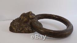 Superbe heurtoir de porte ancien en bronze, tête de lion gros anneau