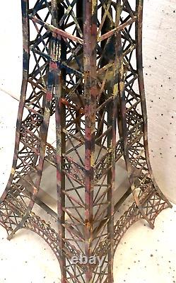 Tour Eiffel taille humaine minimaliste en en fonte de fer plat. XX siècle