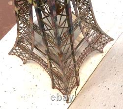 Tour Eiffel taille humaine minimaliste en en fonte de fer plat. XX siècle