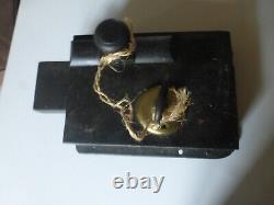 Très ancienne serrure targette verrou de porte à complication loquet 3775 gr clé